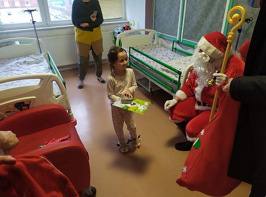 Mikołaj z wizytą w szpitalu