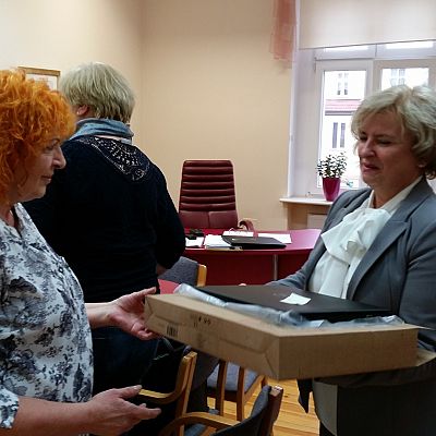 Przekazanie sprzętu komputerowego partnerom projektu