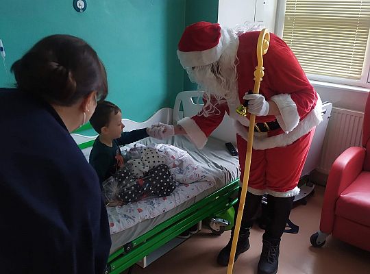 Mikołaj z wizytą w szpitalu