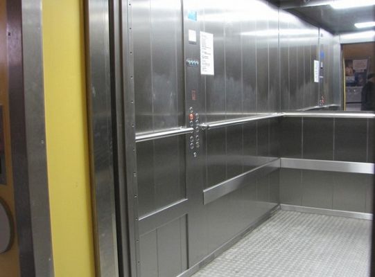 Wymiana dźwigu towarowo-osobowego  wraz z przedłużeniem szybu windowego do poziomu piwnicy