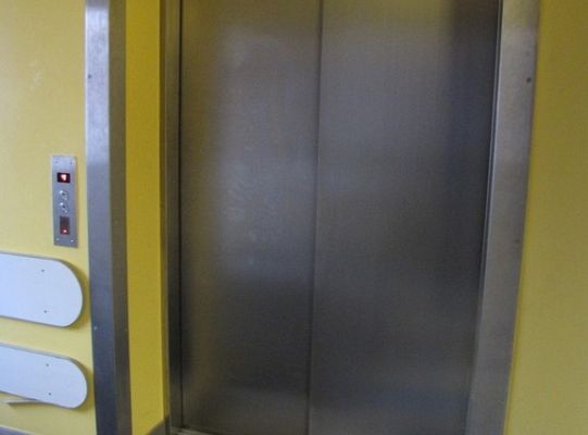 Wymiana dźwigu towarowo-osobowego  wraz z przedłużeniem szybu windowego do poziomu piwnicy