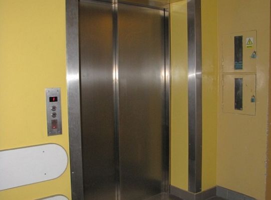 Wymiana dźwigu towarowo-osobowego  wraz z przedłużeniem szybu windowego do poziomu piwnicy